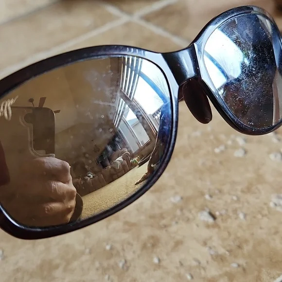 Maui Jim Tortoise Sunglasses with Blue Case - Picture 8 of 12